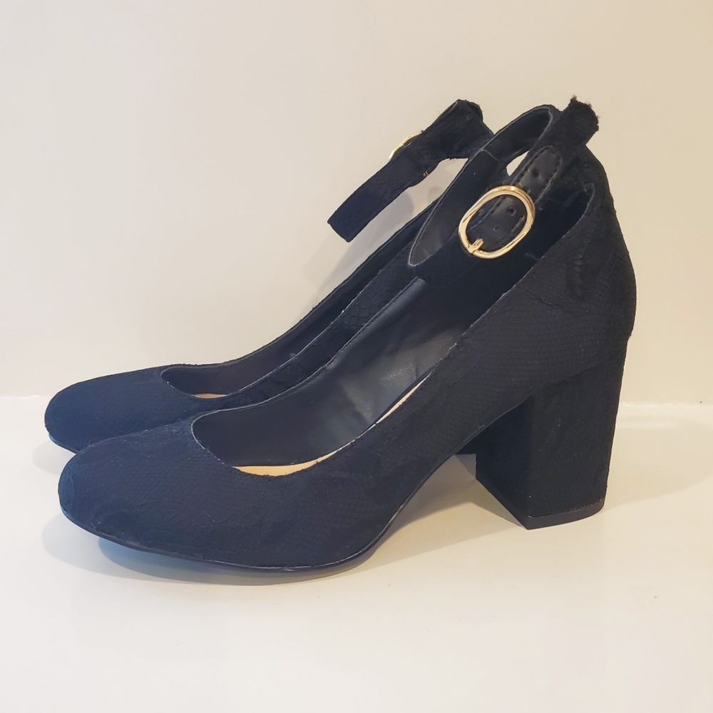 Penny Loves Kenny Pumps